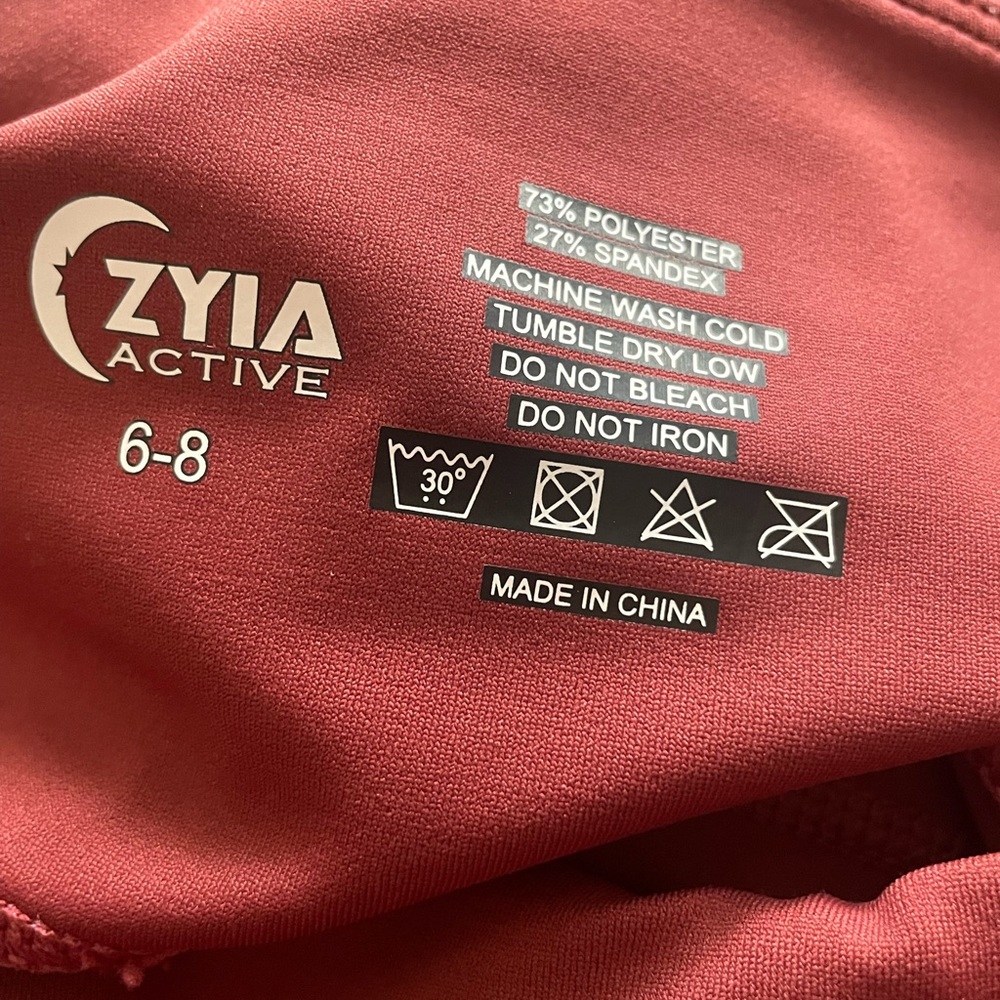 ZYIA - pocket light n tights 7/8 - only worn ONCE! These are the 7/8 length